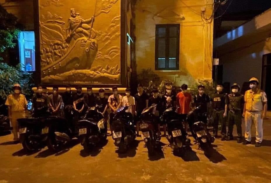 Công an quận Ngô Quyền: Bắt giữ 15 đối tượng điều khiển xe mô tô lạng lách đánh võng, thu giữ 7 mô tô